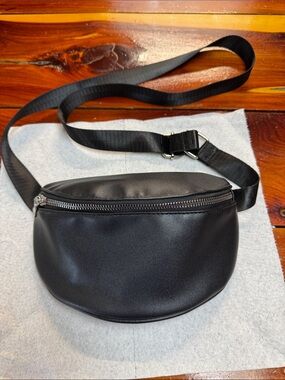 Source Unknown Black Men's Leather-Look Belt Bag